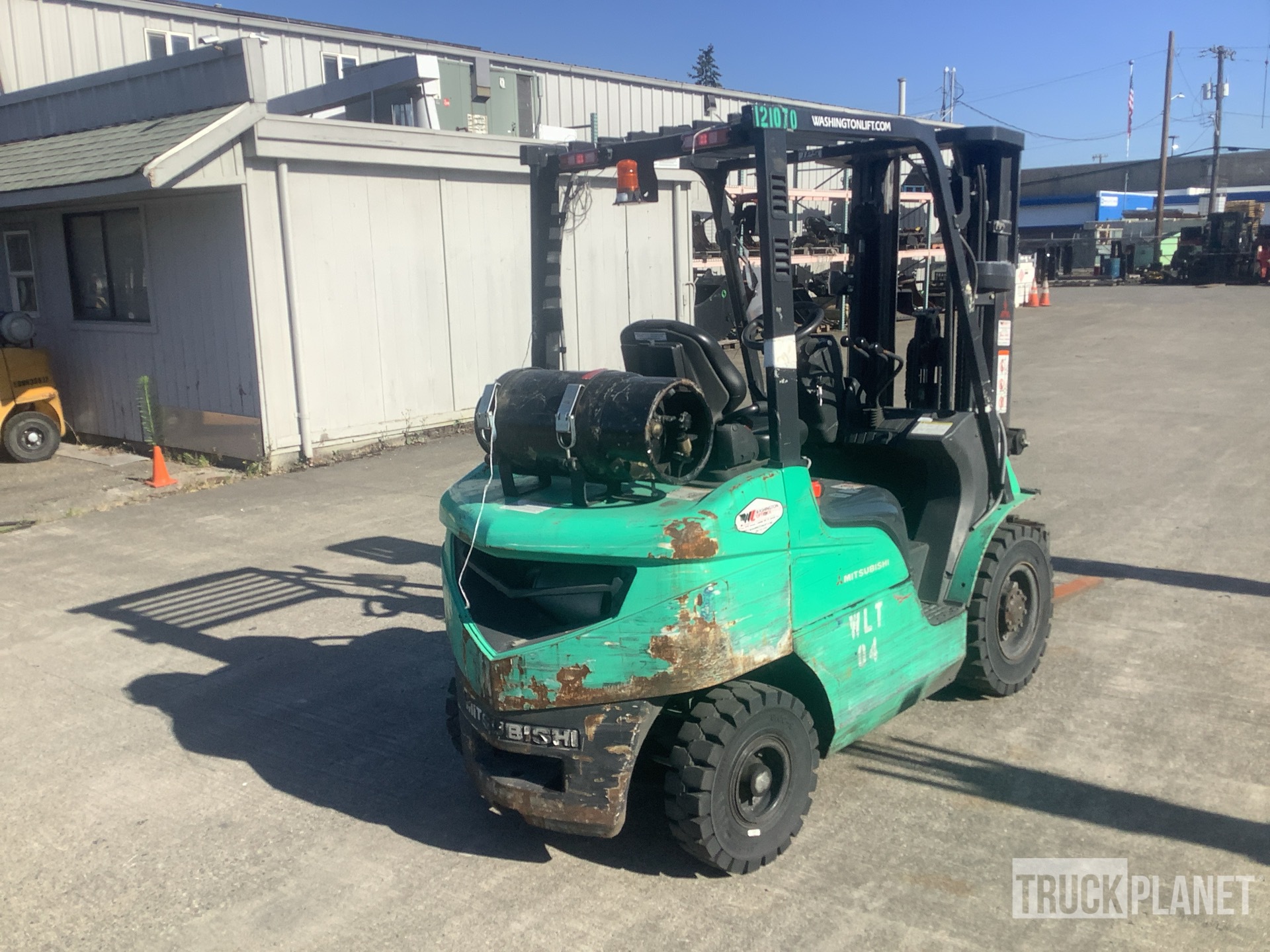 General Appearance - Lift Truck* with Picture, Right Rear Corner