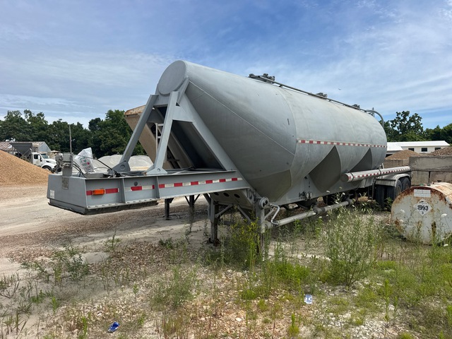 Fruehauf T/A Tanker Trailer