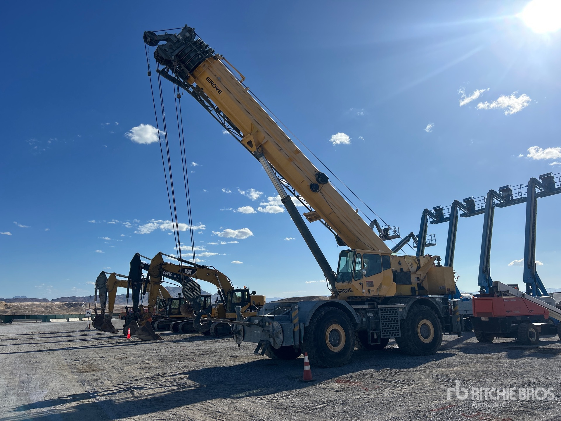  Grove RT890E