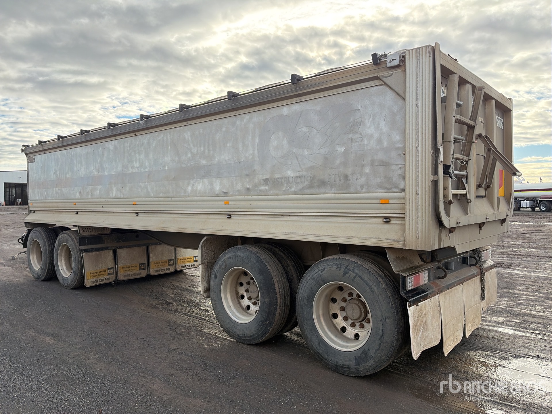 General Appearance with Picture, Right Rear Corner
