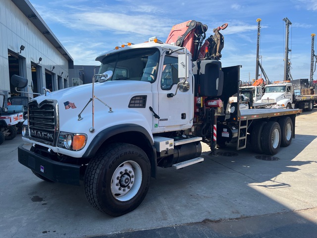 2007 Fassi F330 Knuckle Boom on 2003 Mack CV713 Granite 6x4 Boom Truck
