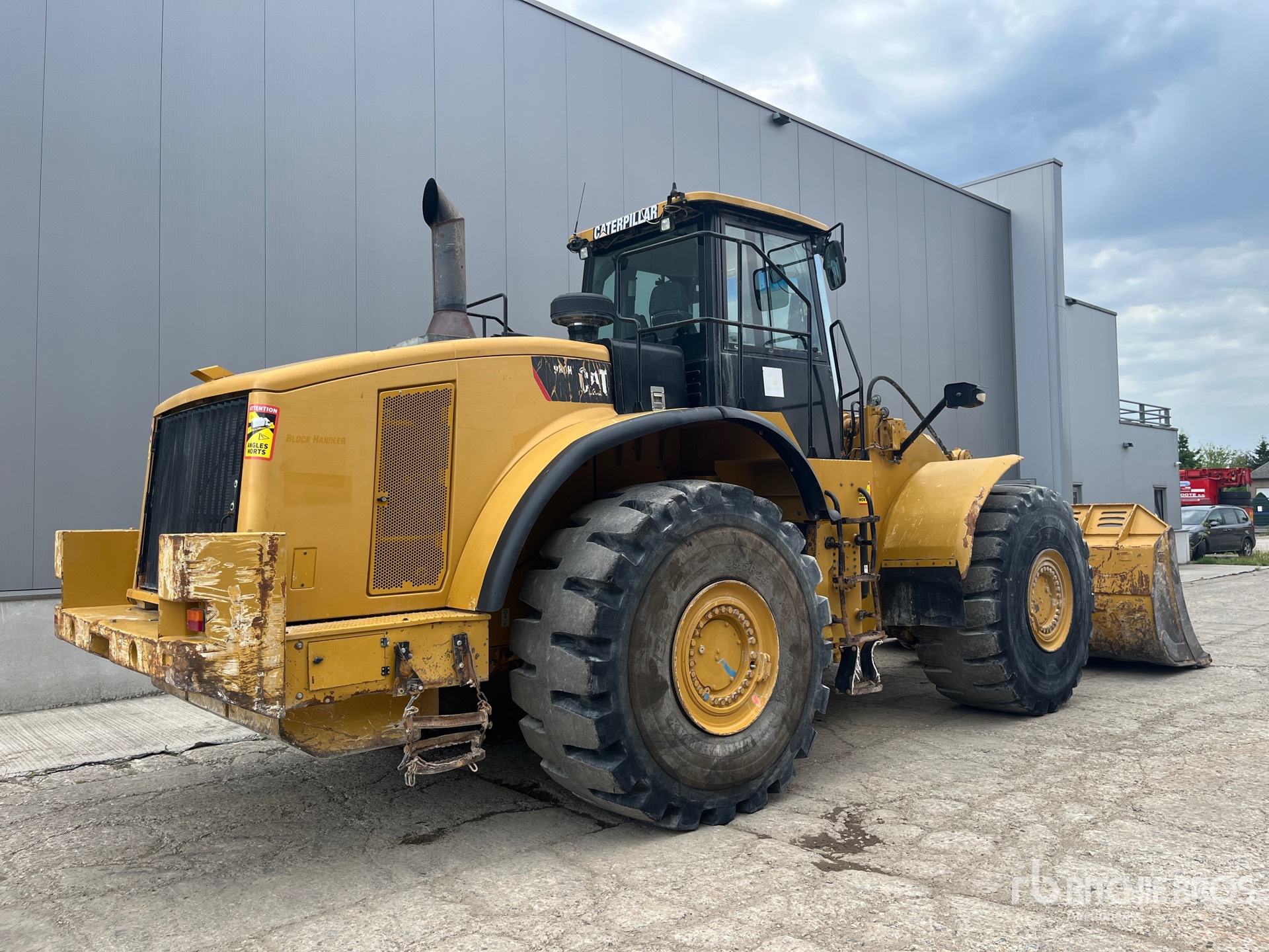 General Appearance with Picture, Right Rear Corner