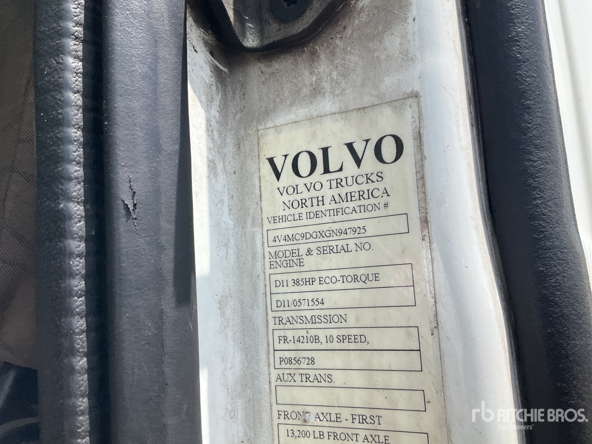 Photo of a 2016 Volvo VNM64T200