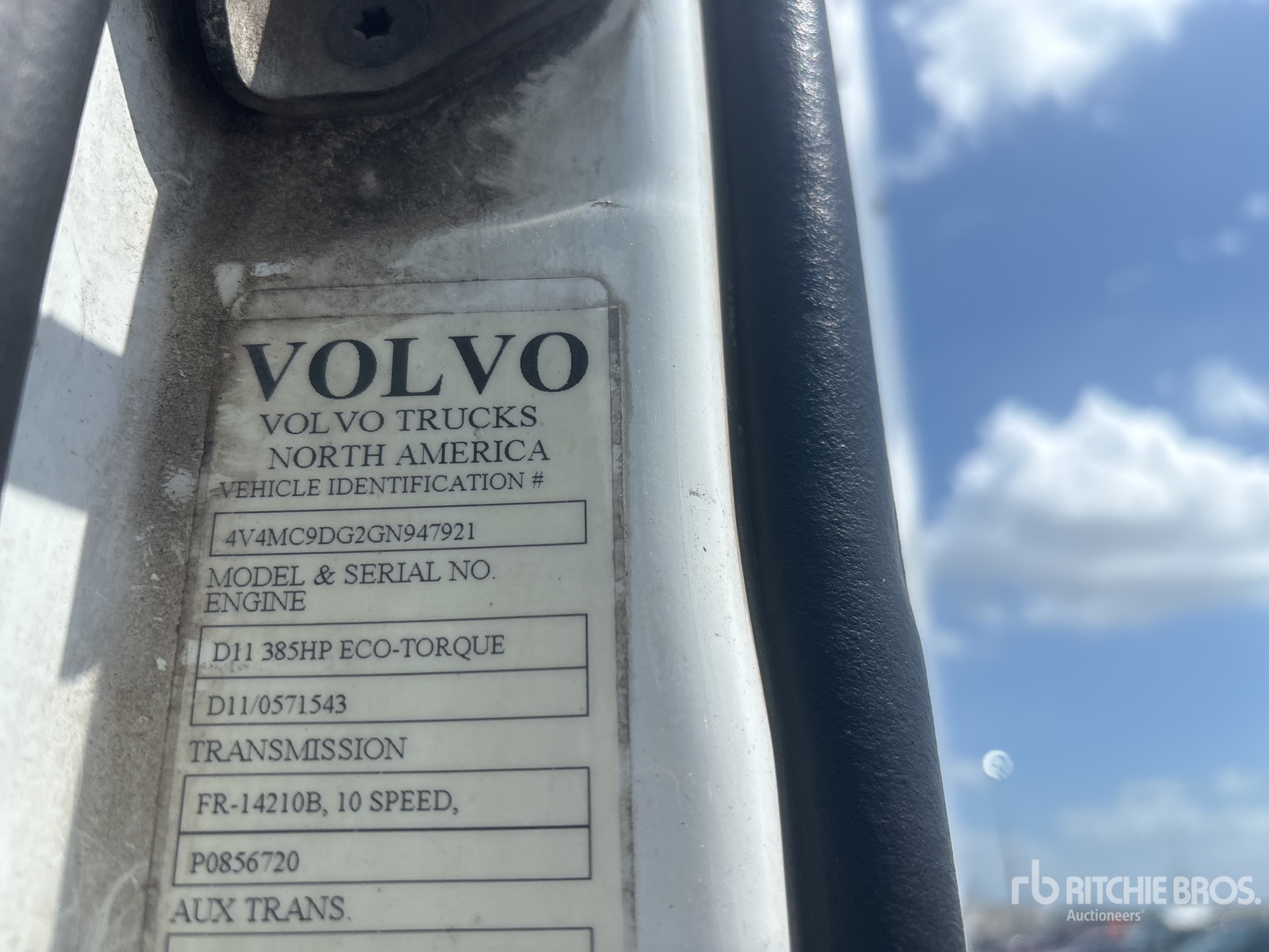 Photo of a 2016 Volvo VNM64T200
