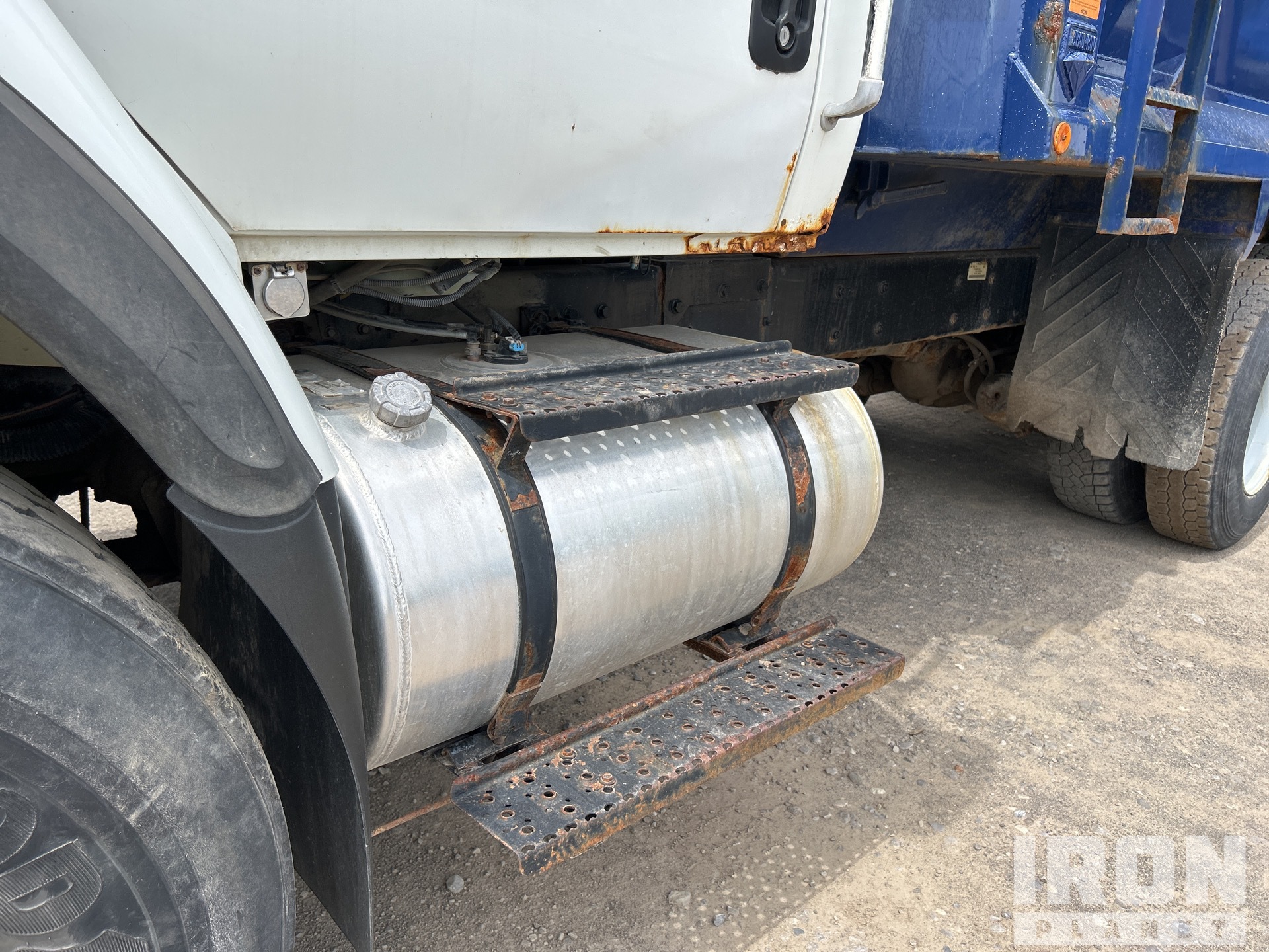 2009 International WORKSTAR SF625