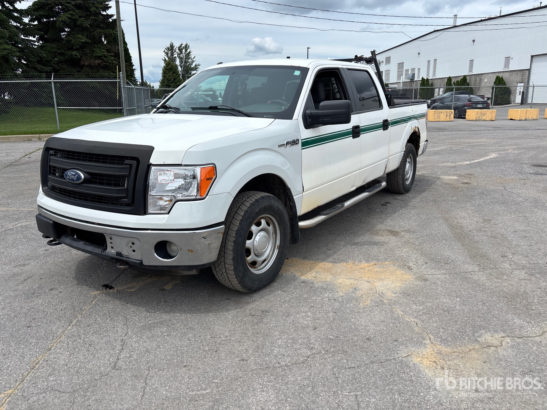 General Appearance with Picture, Left Front Corner