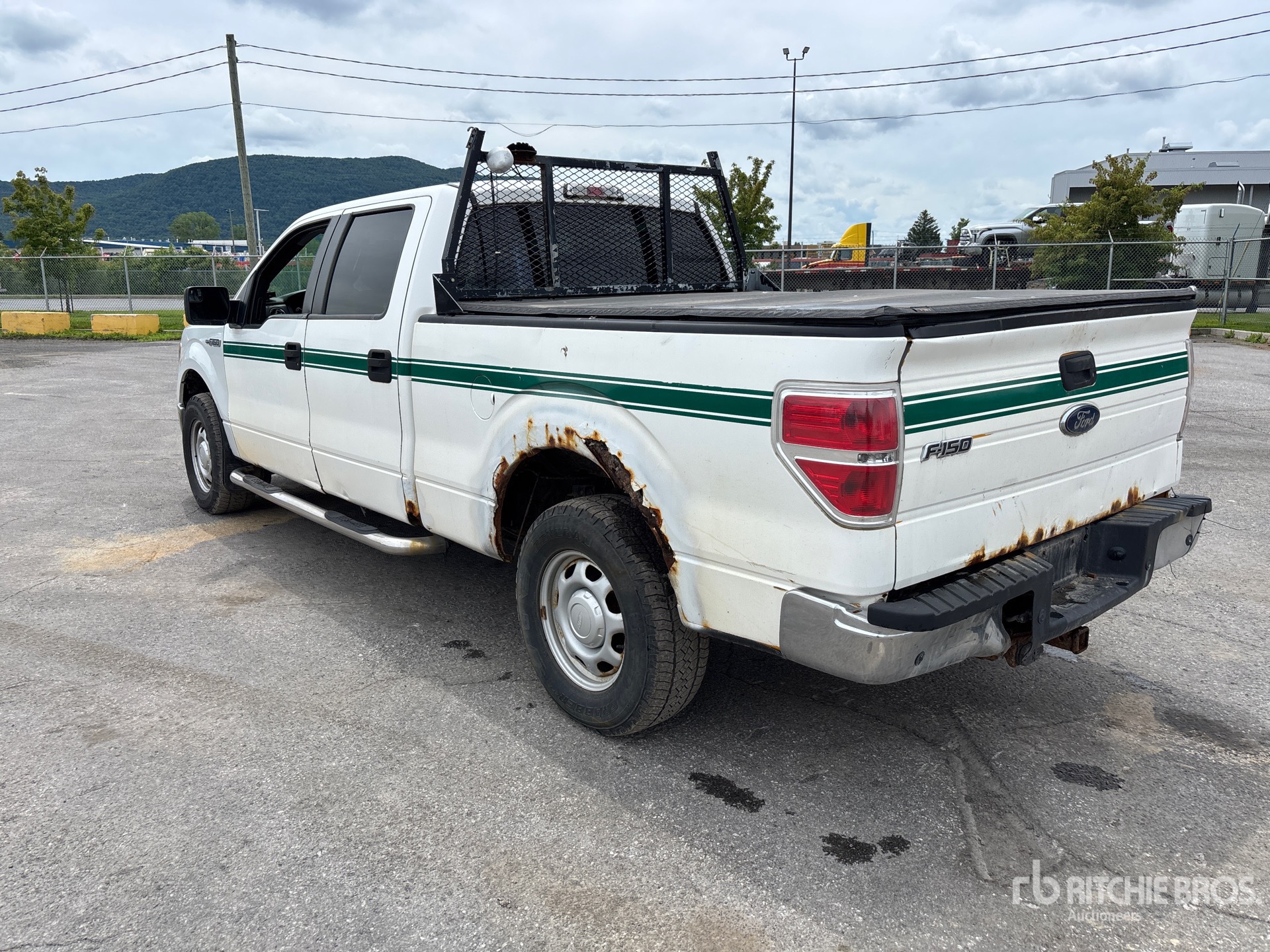 General Appearance with Picture, Left Rear Corner