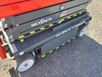General Appearance - Scissor Lift* with Paint
