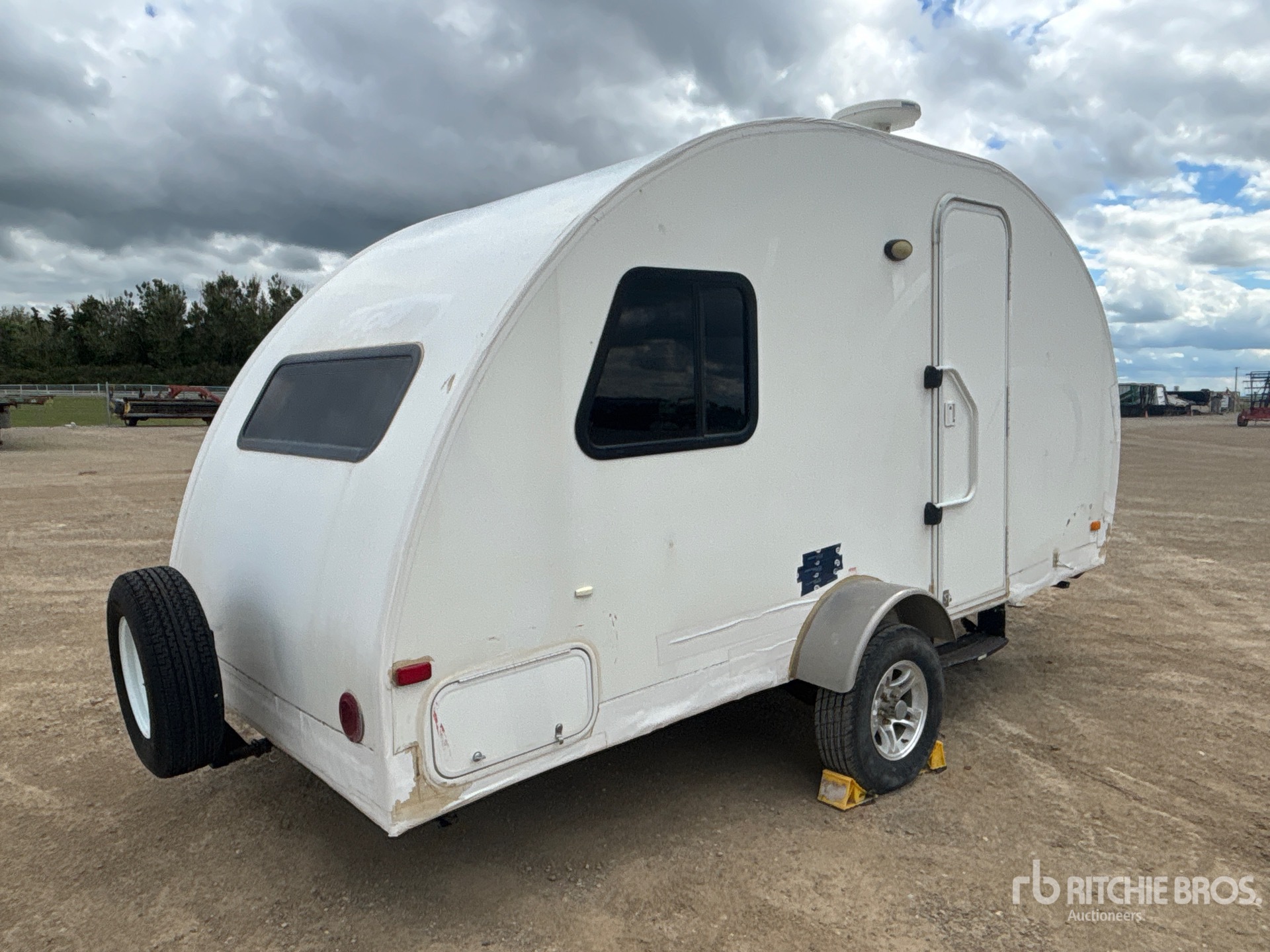 General Appearance with Picture, Right Rear Corner
