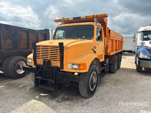 1992 International 4900 T/A Dump Truck