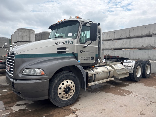 2006 Mack CXN613 6x4 T/A Day Cab Truck Tractor 2006 Mack CXN613 6x4 T/A Day Cab Truck Tractor