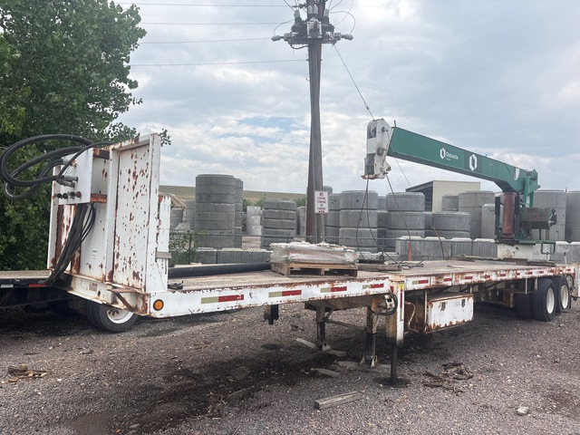 2004 QMC 42 ft T/A 22’ 4” Boom with operator station Specialty Trailer 2004 QMC 42 ft T/A 22’ 4” Boom with operator station Specialty Trailer