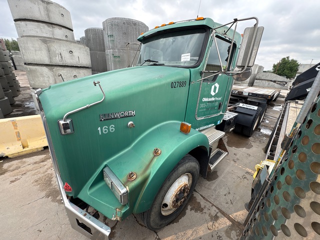2004 Kenworth 6x4 T/A Day Cab Truck Tractor 2004 Kenworth 6x4 T/A Day Cab Truck Tractor