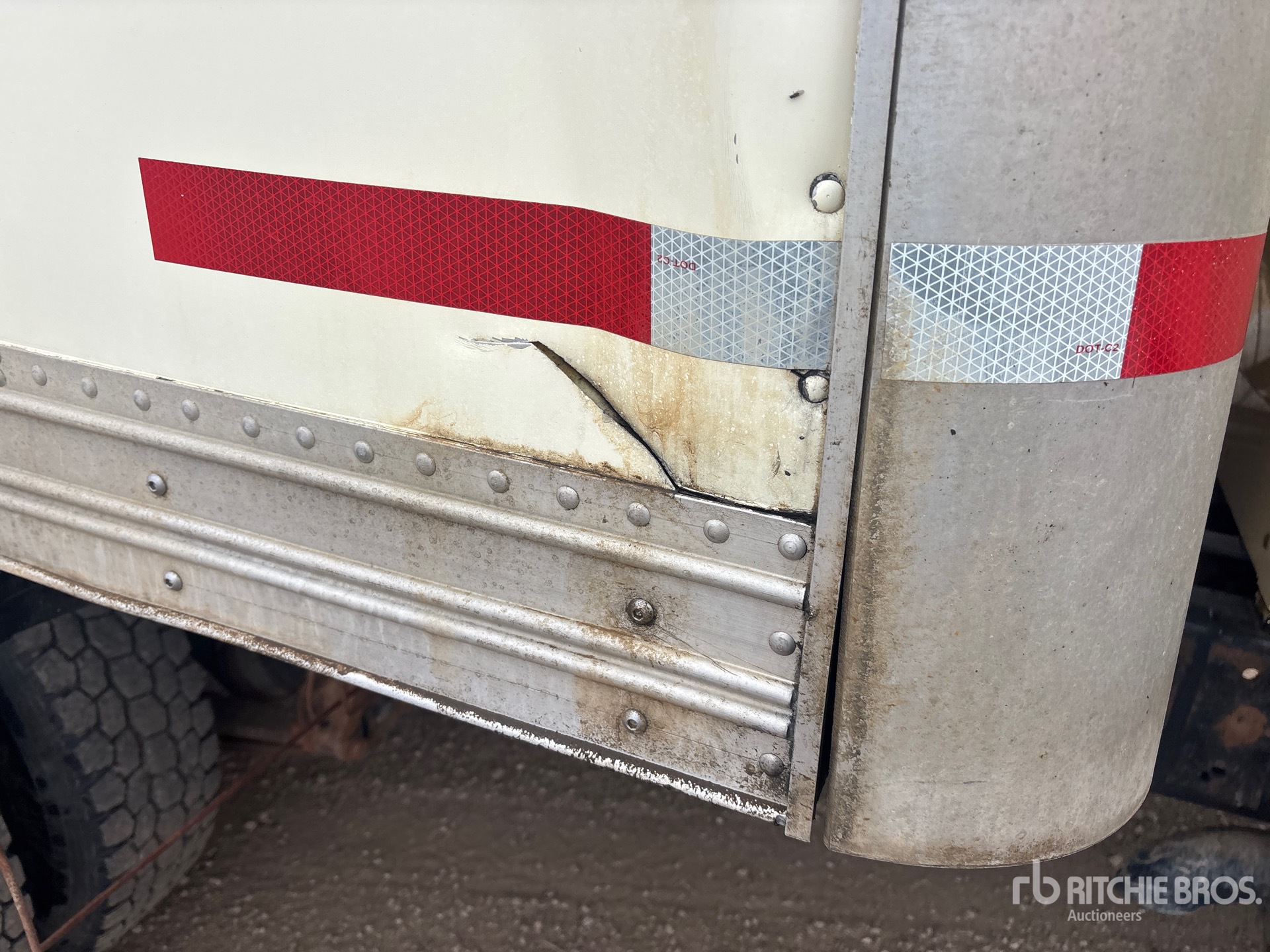 2007 Freightliner M2106