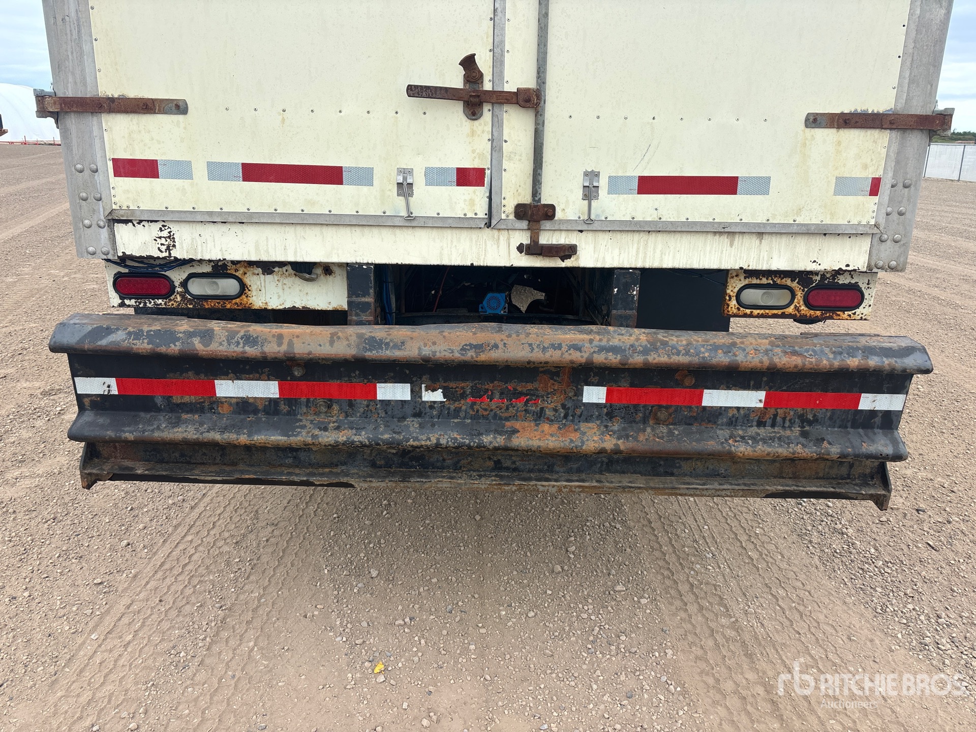 2007 Freightliner M2106