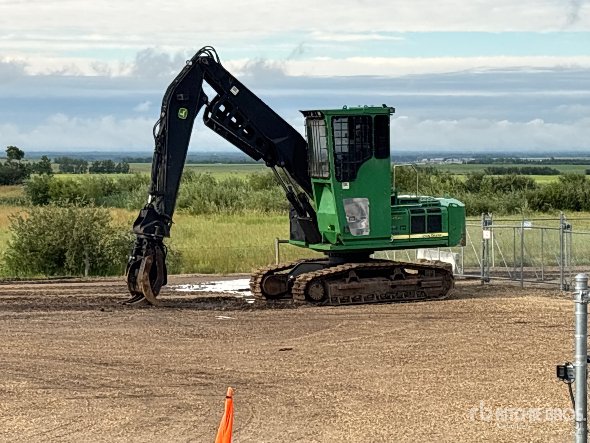 2013 John Deere 2454D