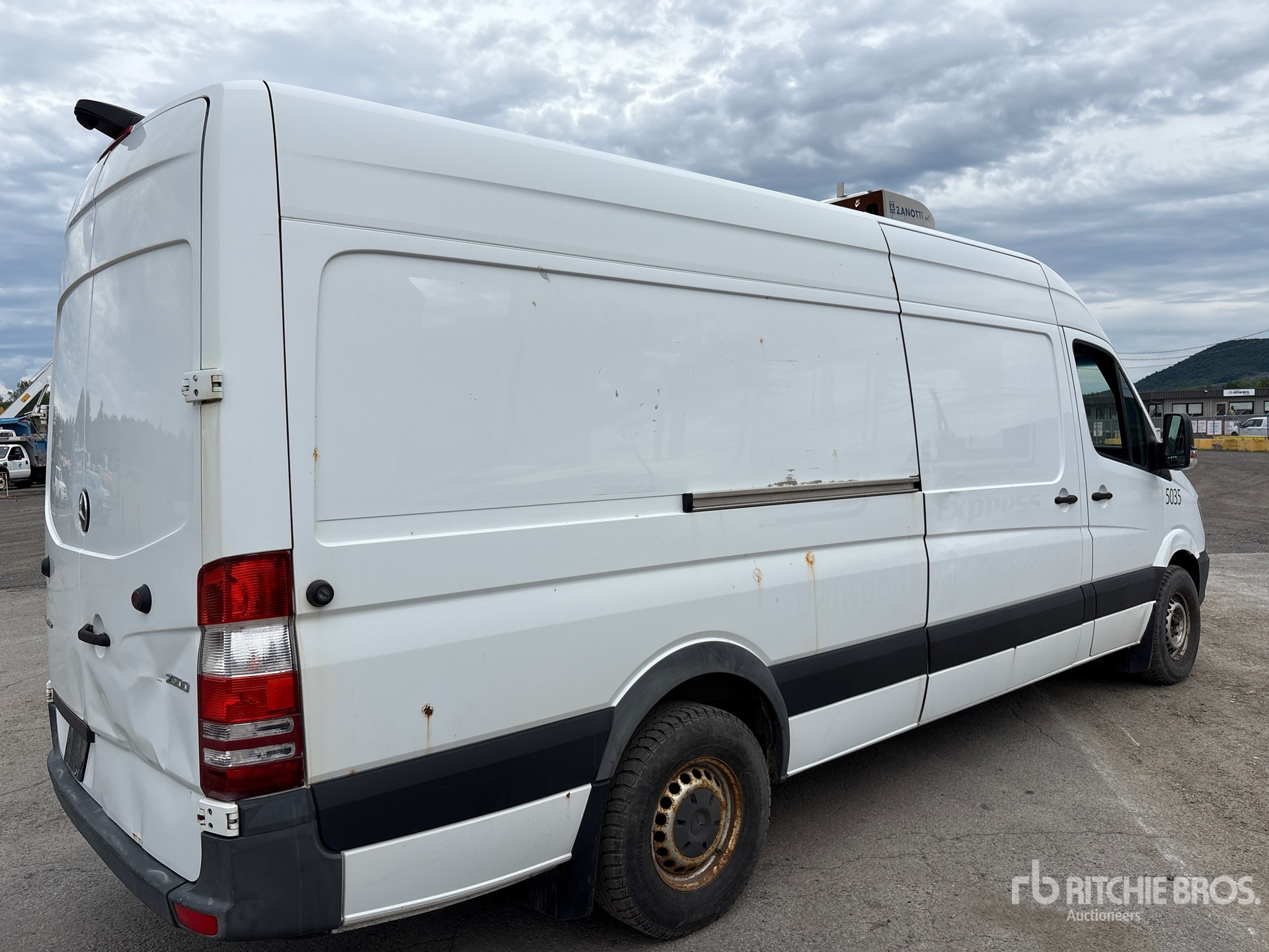 General Appearance with Picture, Right Rear Corner