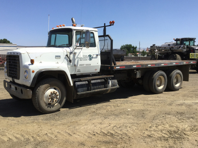 1978 (unverified) Ford LT9000 T/A Flatbed Truck