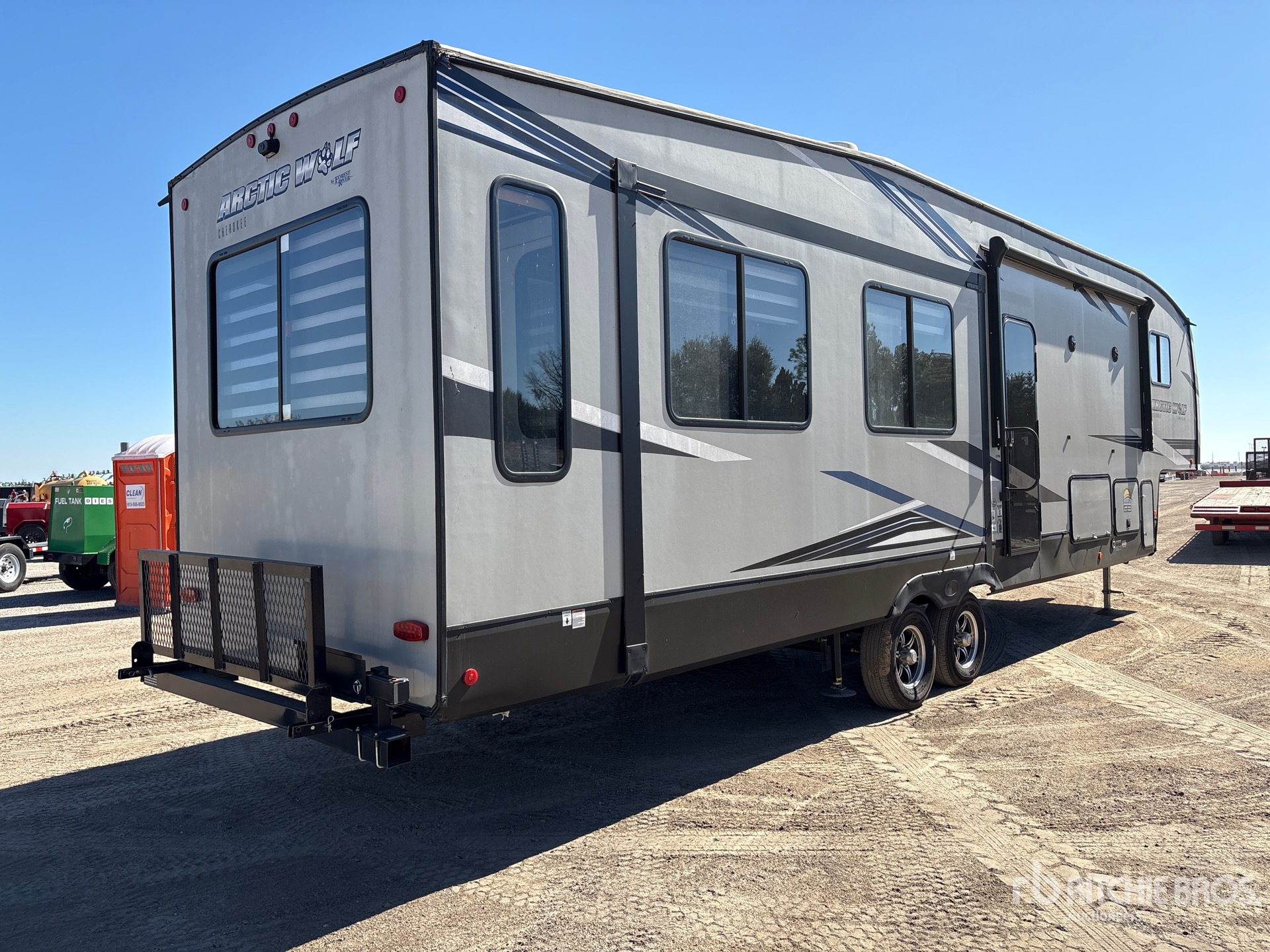 General Appearance with Picture, Right Rear Corner