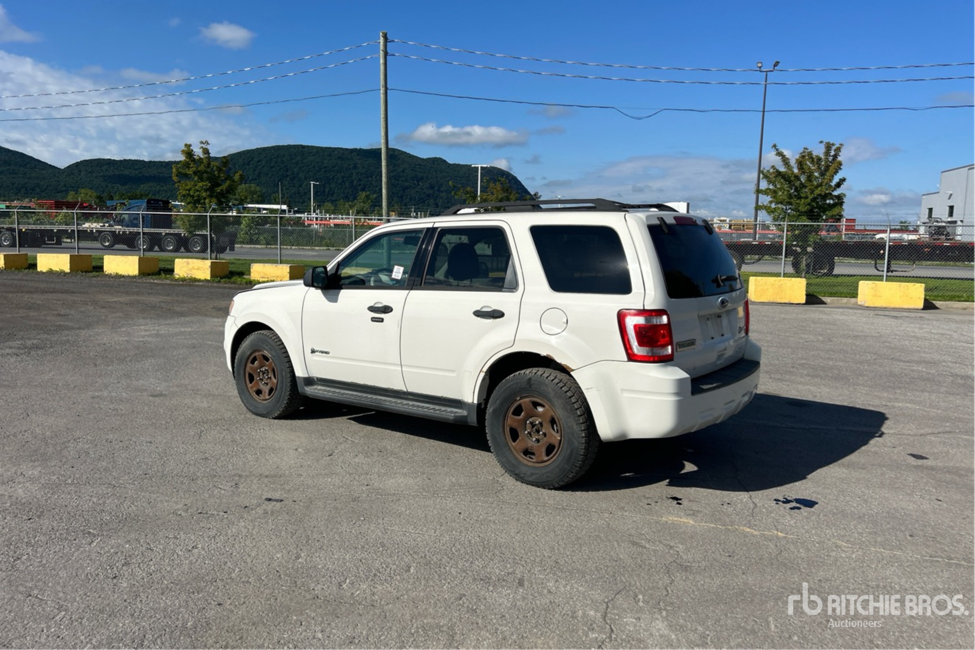 General Appearance with Picture, Left Rear Corner