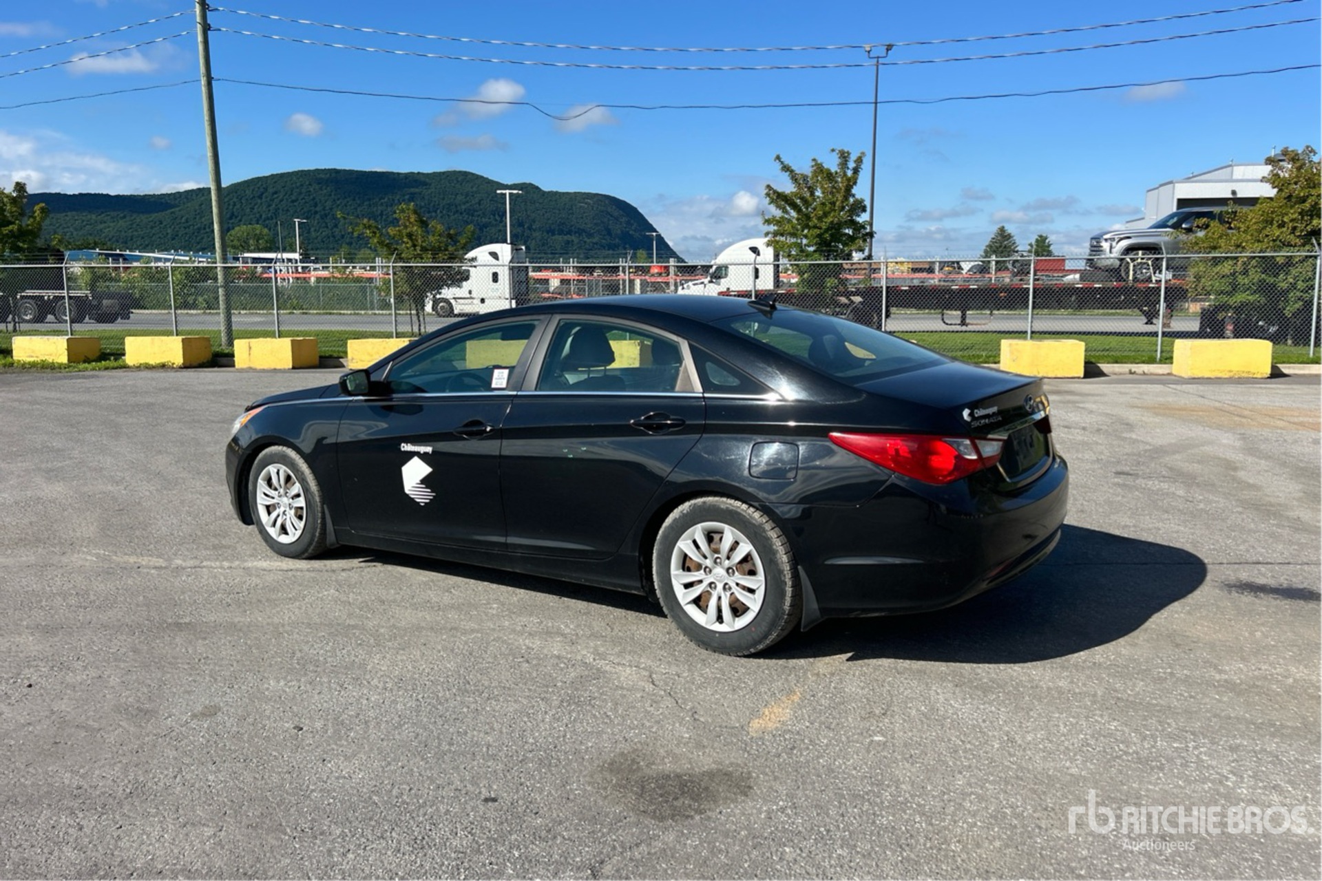 General Appearance with Picture, Left Rear Corner