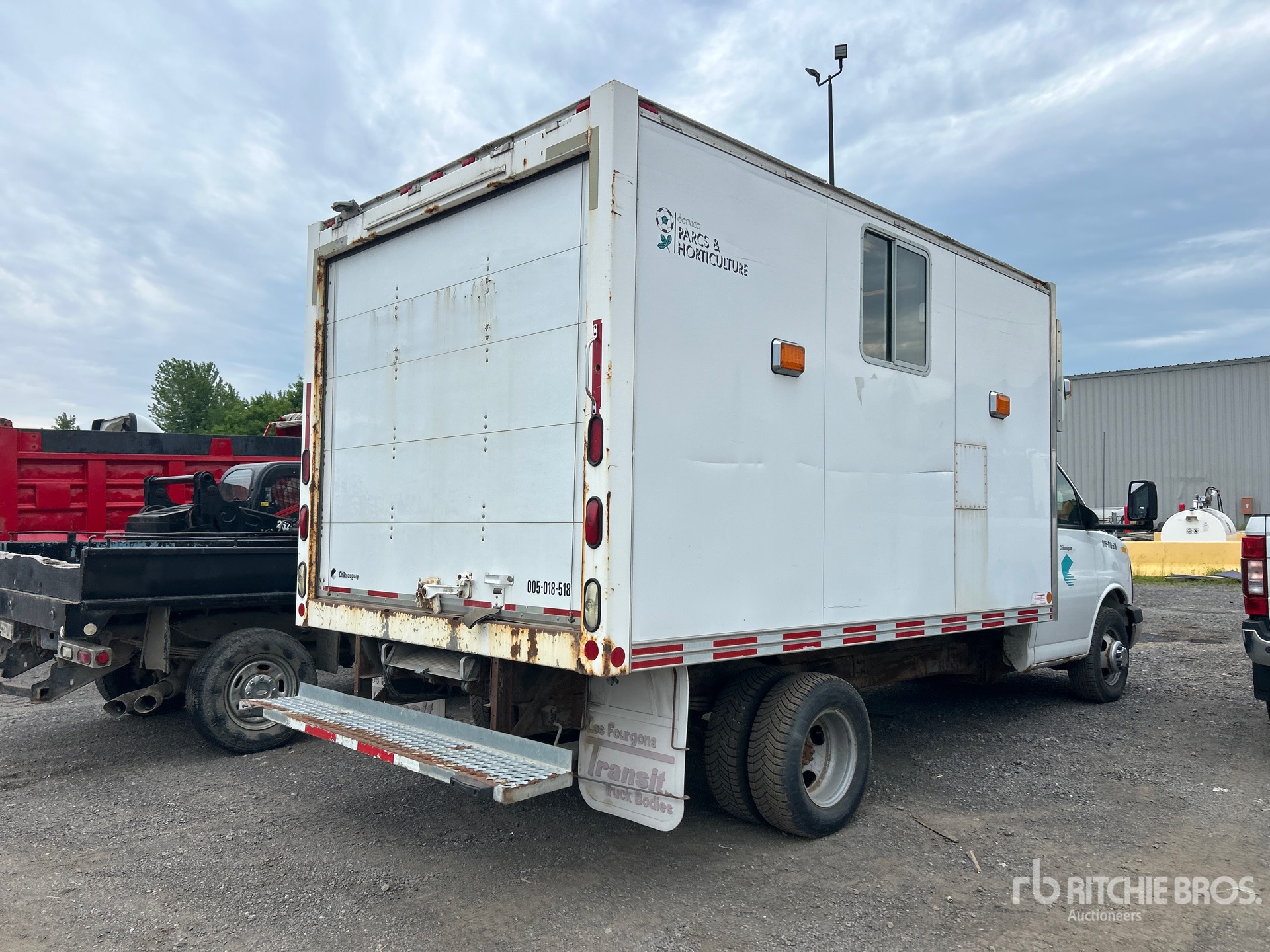 General Appearance with Picture, Right Rear Corner