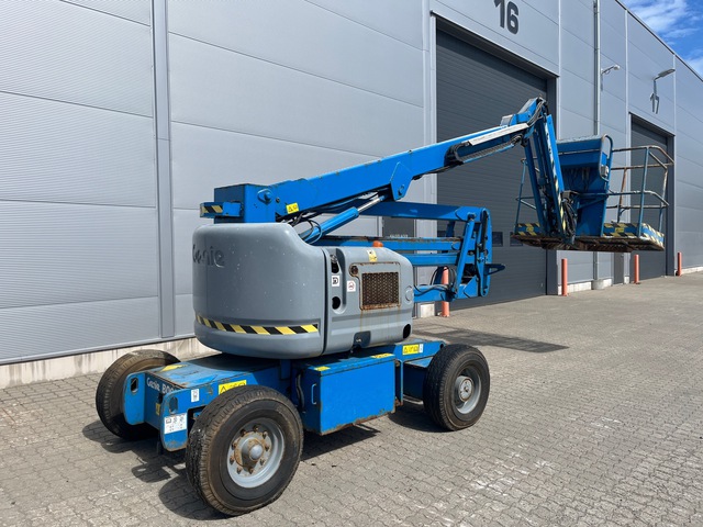 2006 Genie Z-45/25J 2WD Bi-Energy Articulating Boom Lift