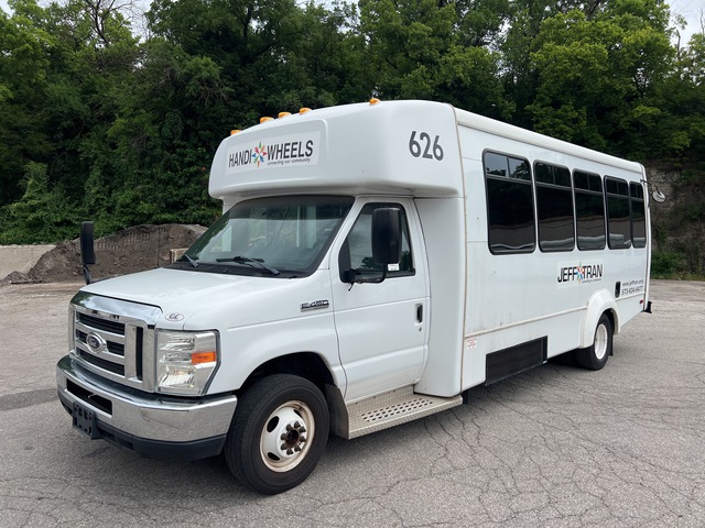 2016 Ford E-450 Super Duty 4x2 20-Seat Transit Bus