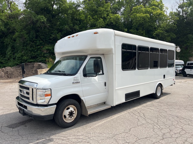 2017 Ford E-450 Super Duty 4x2 18-Seat Transit Bus