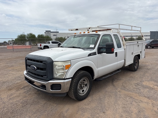 2015 Ford F-350 Super Duty XL 4x2 Extended Cab Utility Truck