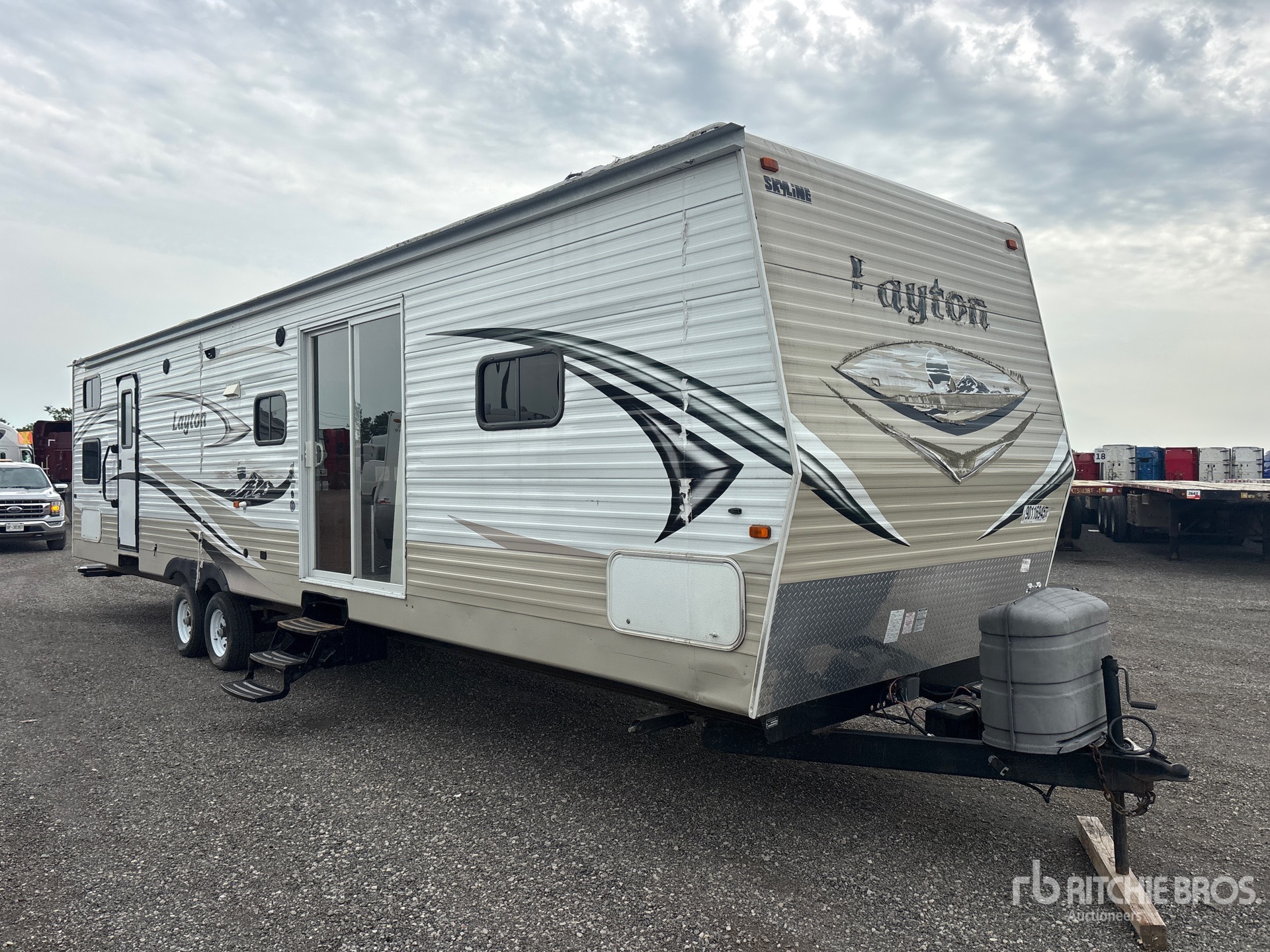General Appearance with Picture, Right Front Corner