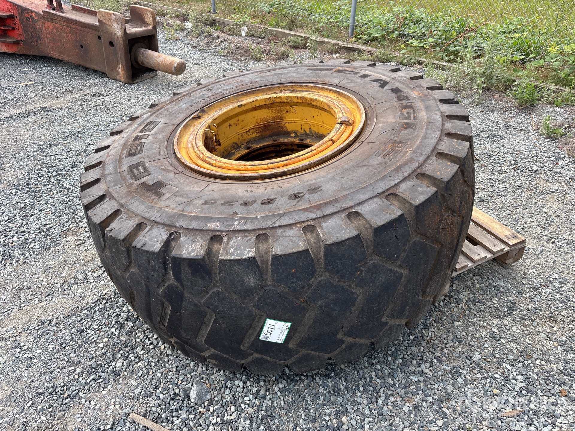 General Appearance with Picture, Right Rear Corner
