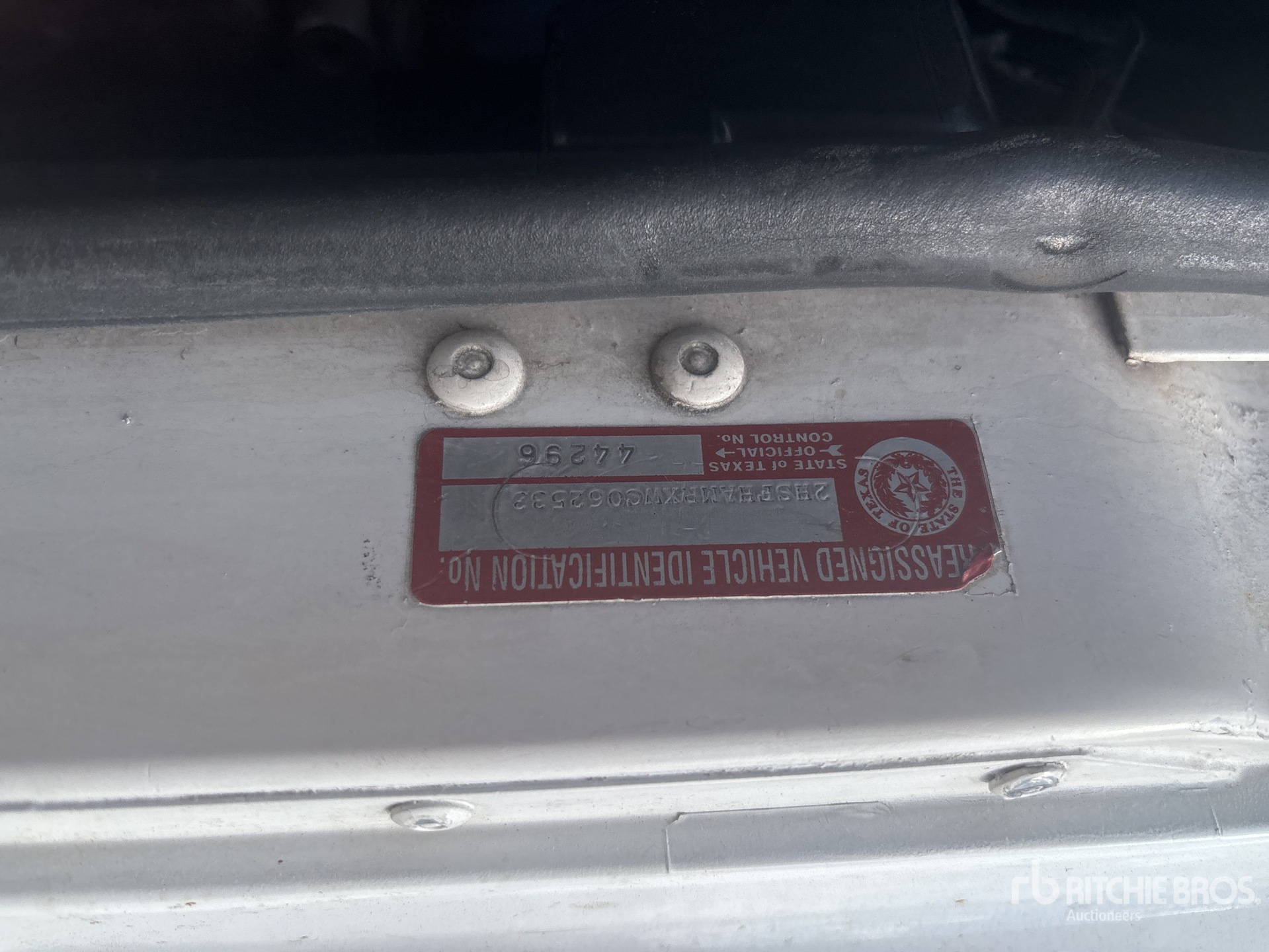 Photo of a 1998 International 9400