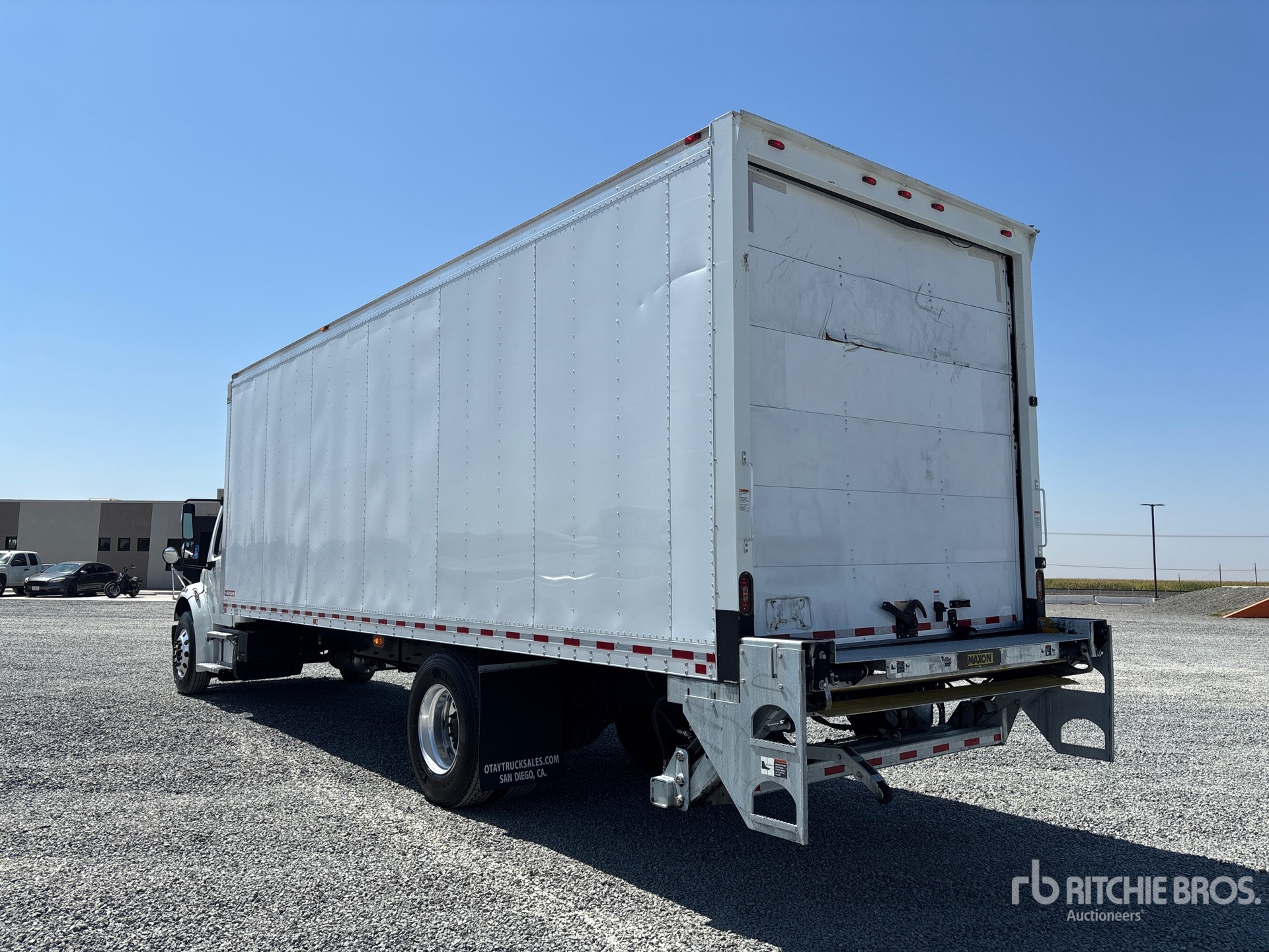 2019 Freightliner M2106