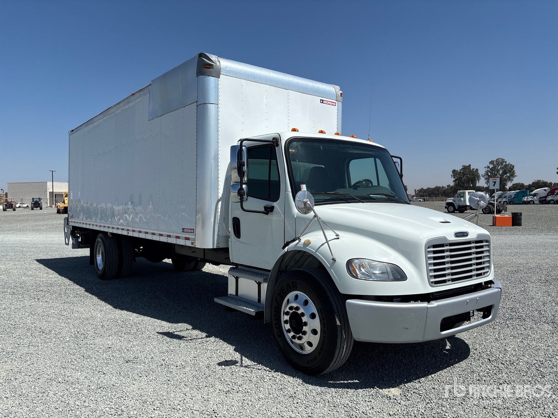 2019 Freightliner M2106