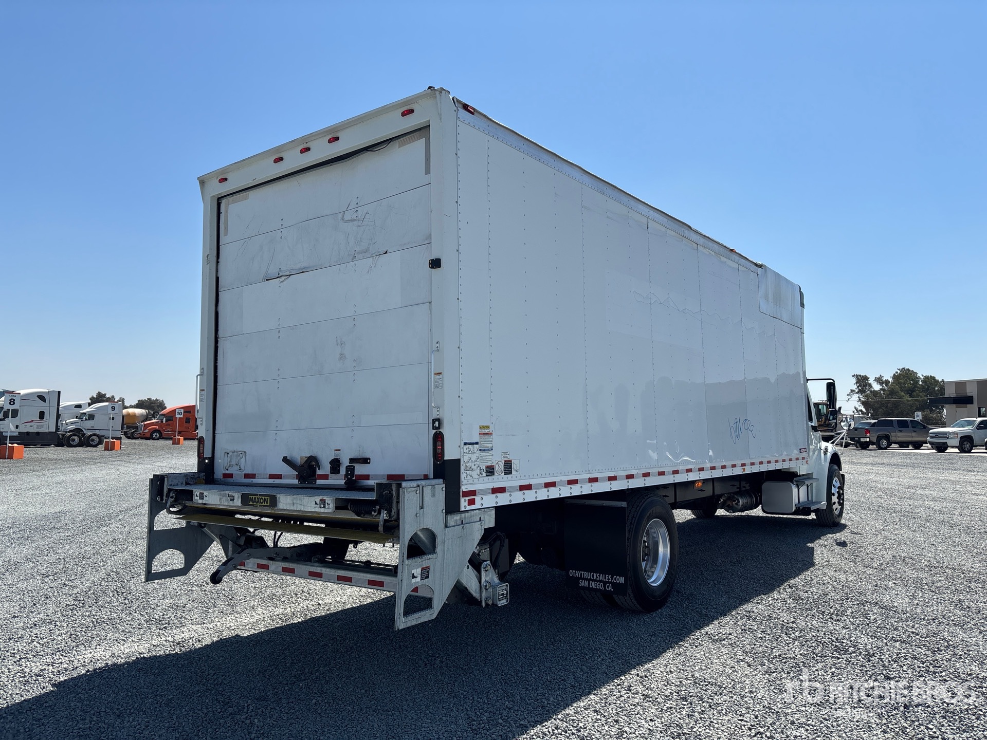 2019 Freightliner M2106