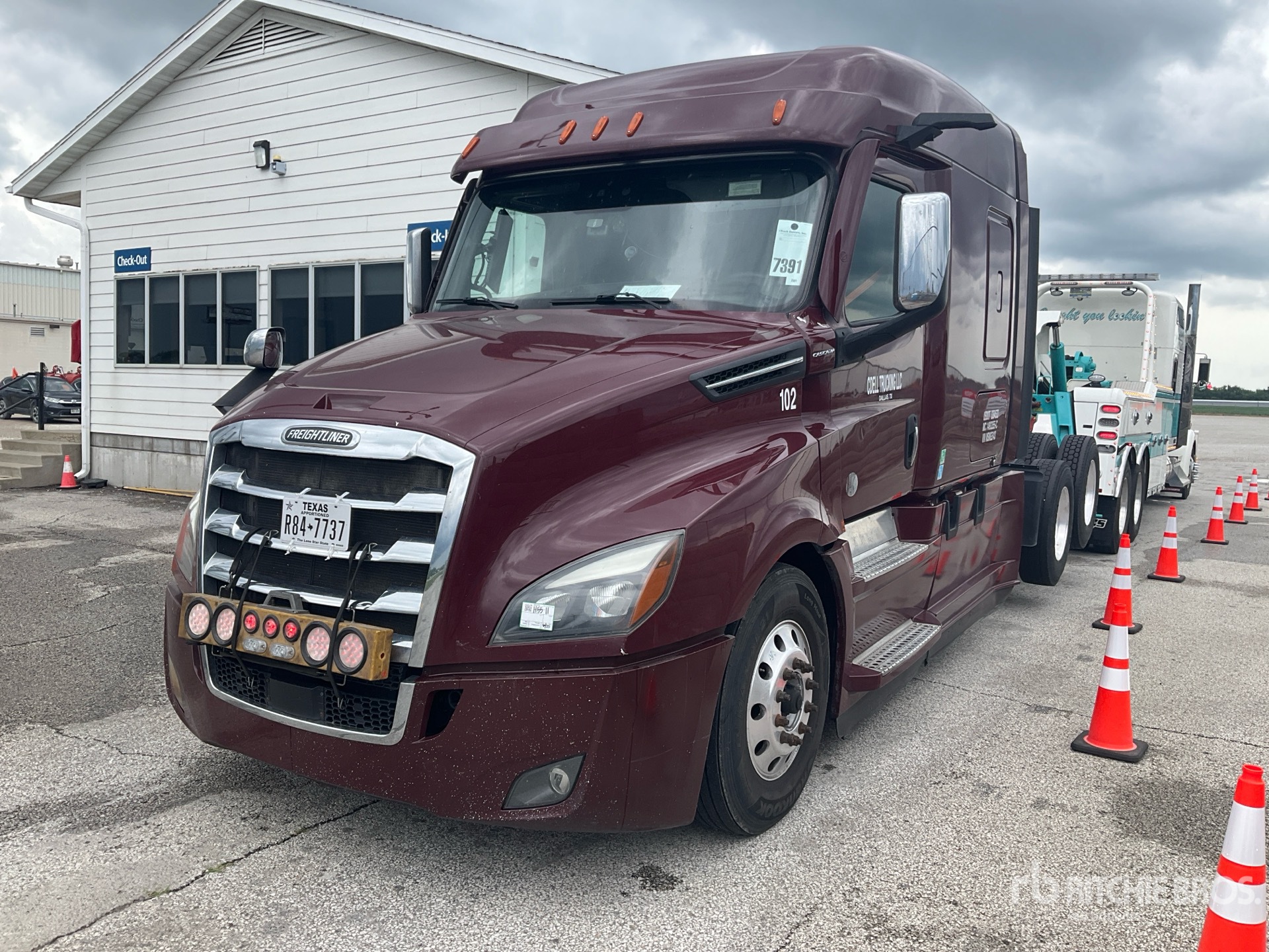 2021 Freightliner CASCADIA 126