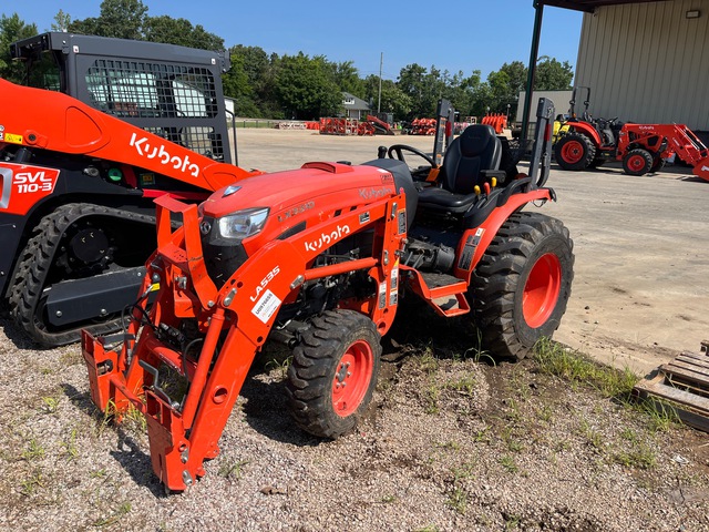 2025 Kubota LX3310HSD 4WD Utility Tractor (Inoperable)