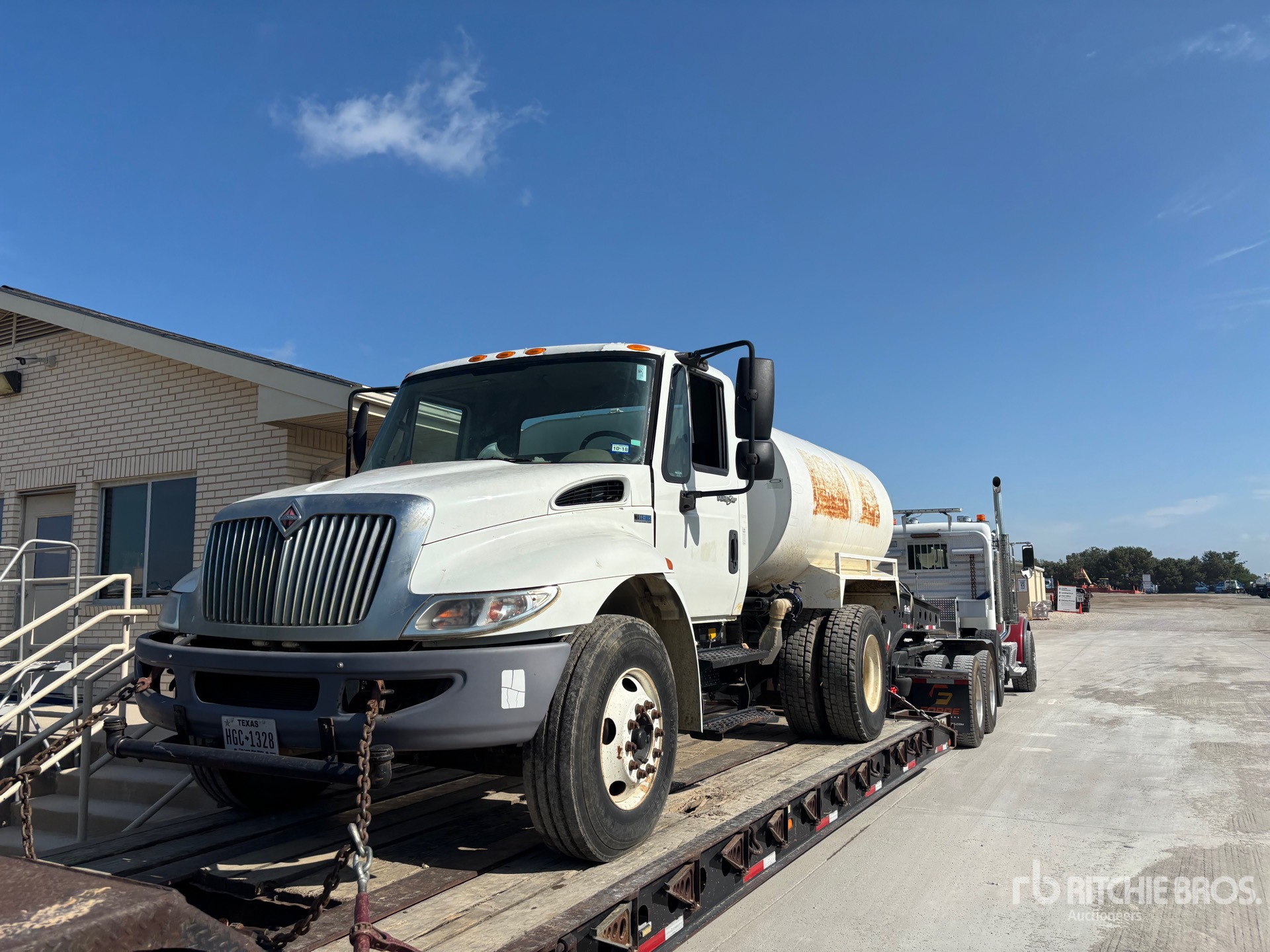 Photo of a 2014 International 4300M7SBA
