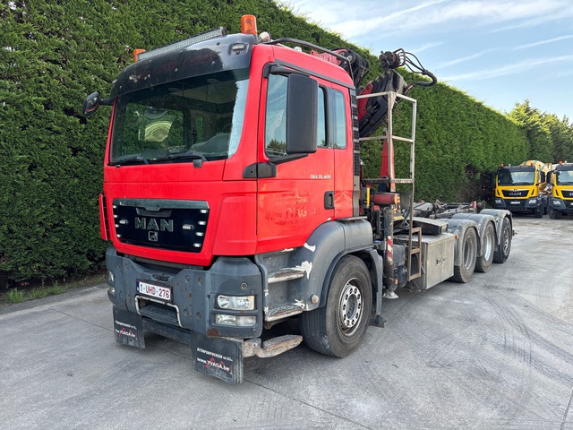 2012 Fassi F195A Knuckle Boom on 2012 MAN TGS35.400 8x4 Roll-Off Truck 2012 Fassi F195A Knuckle Boom on 2012 MAN TGS35.400 8x4 Roll-Off Truck