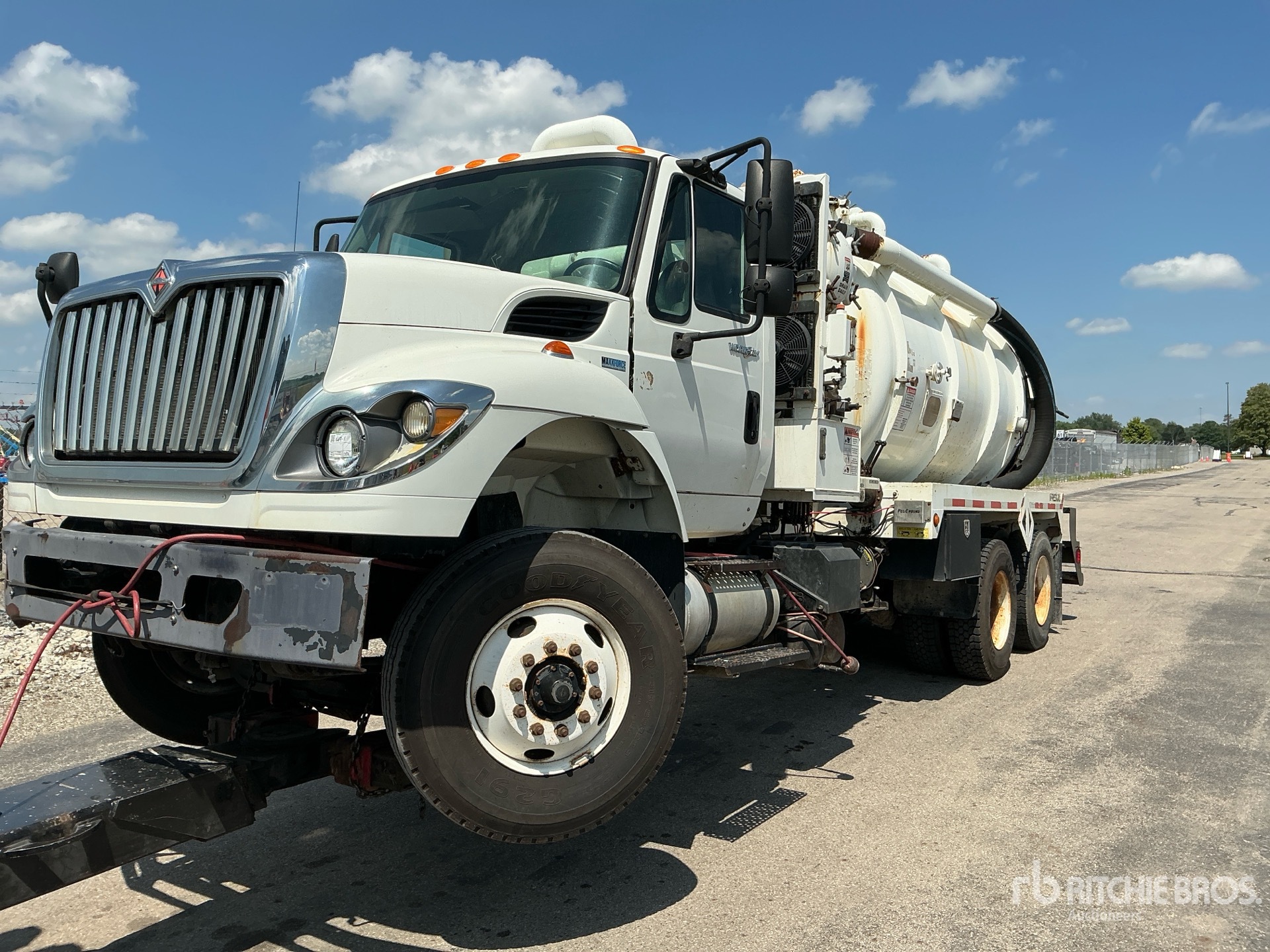 Photo of a 2011 International WORKSTAR 7400