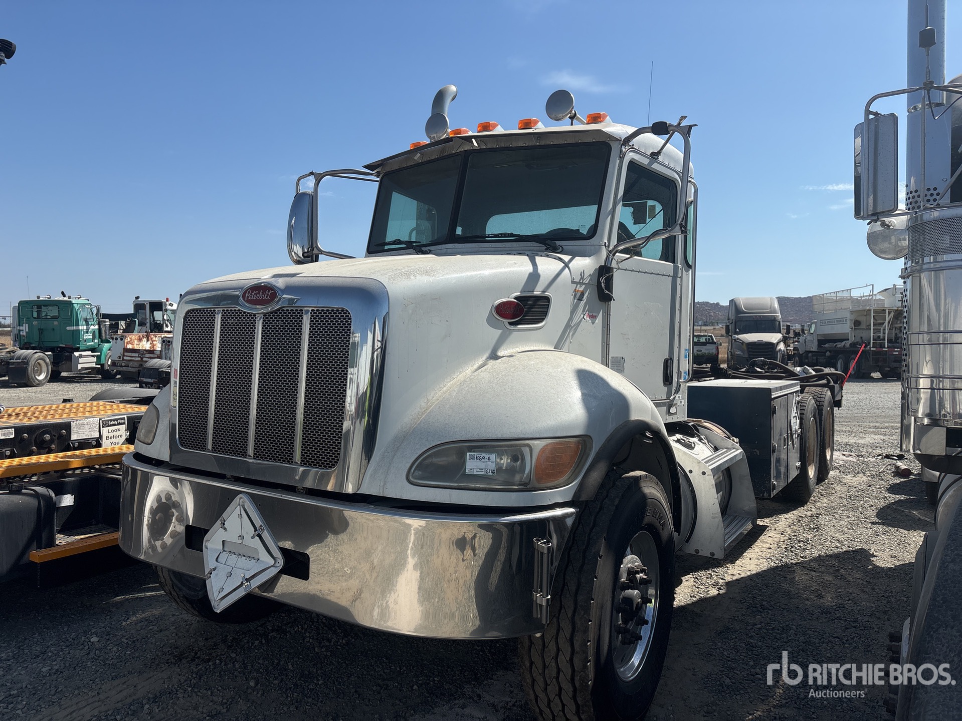 Photo of a 2013 Peterbilt 348