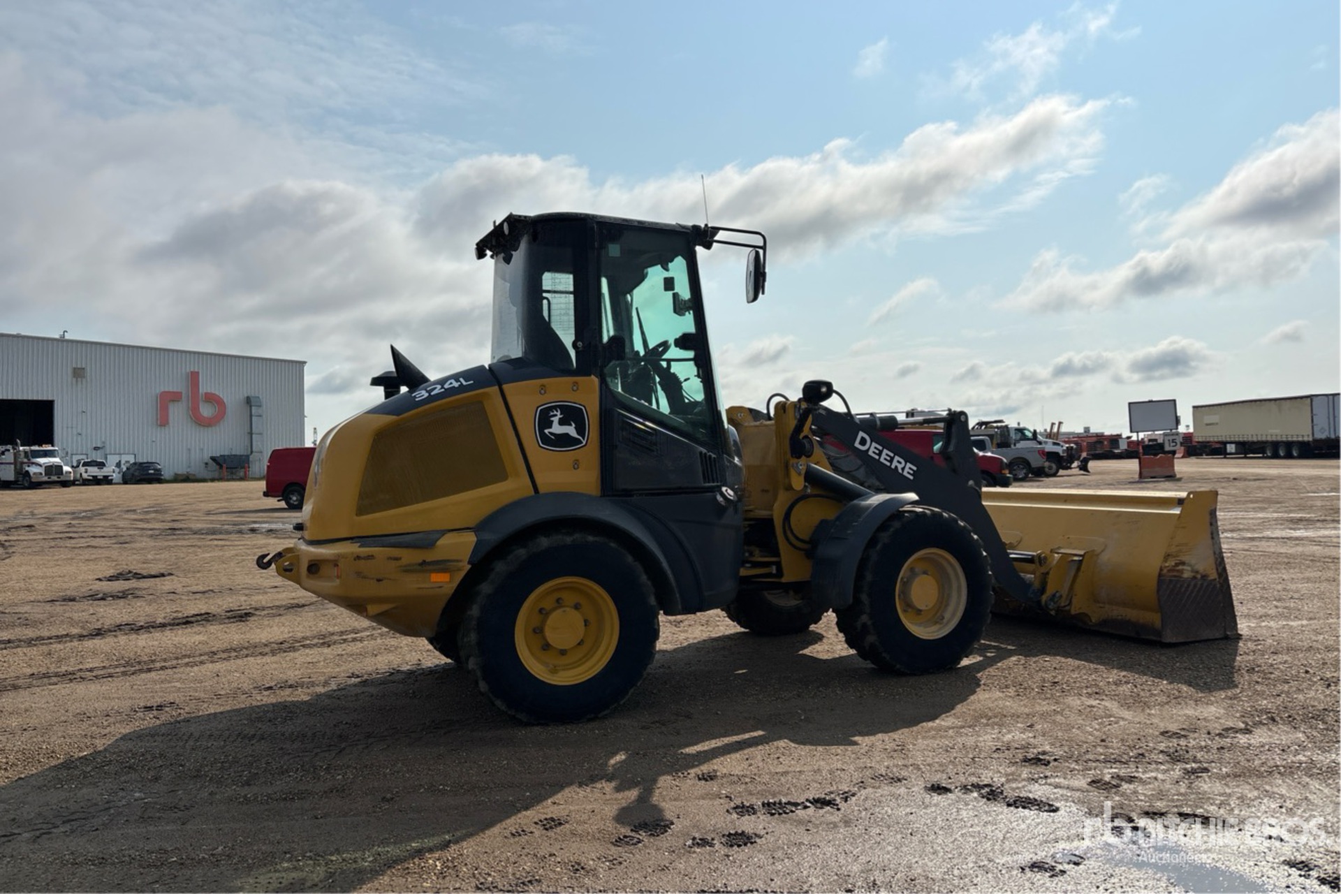 2023 John Deere 324L