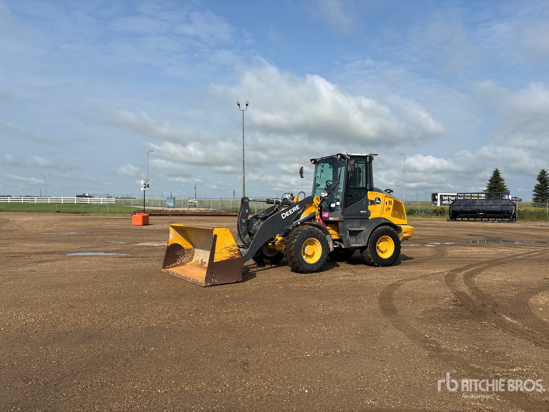 2023 John Deere 324L