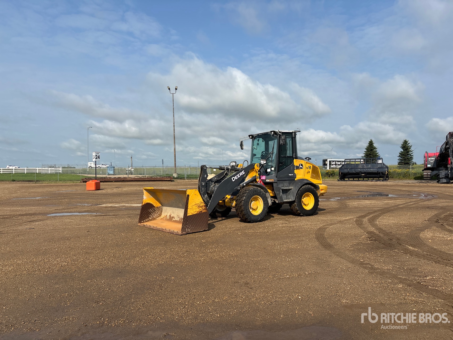 2023 John Deere 324L