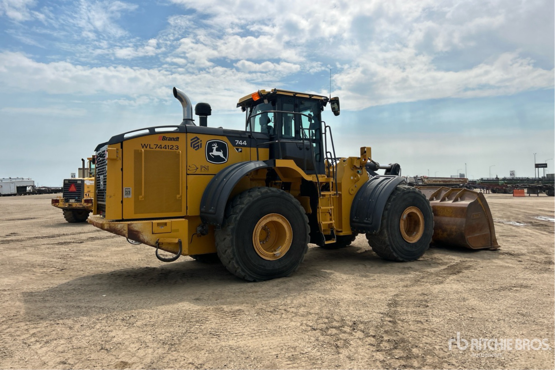 2023 John Deere 744P