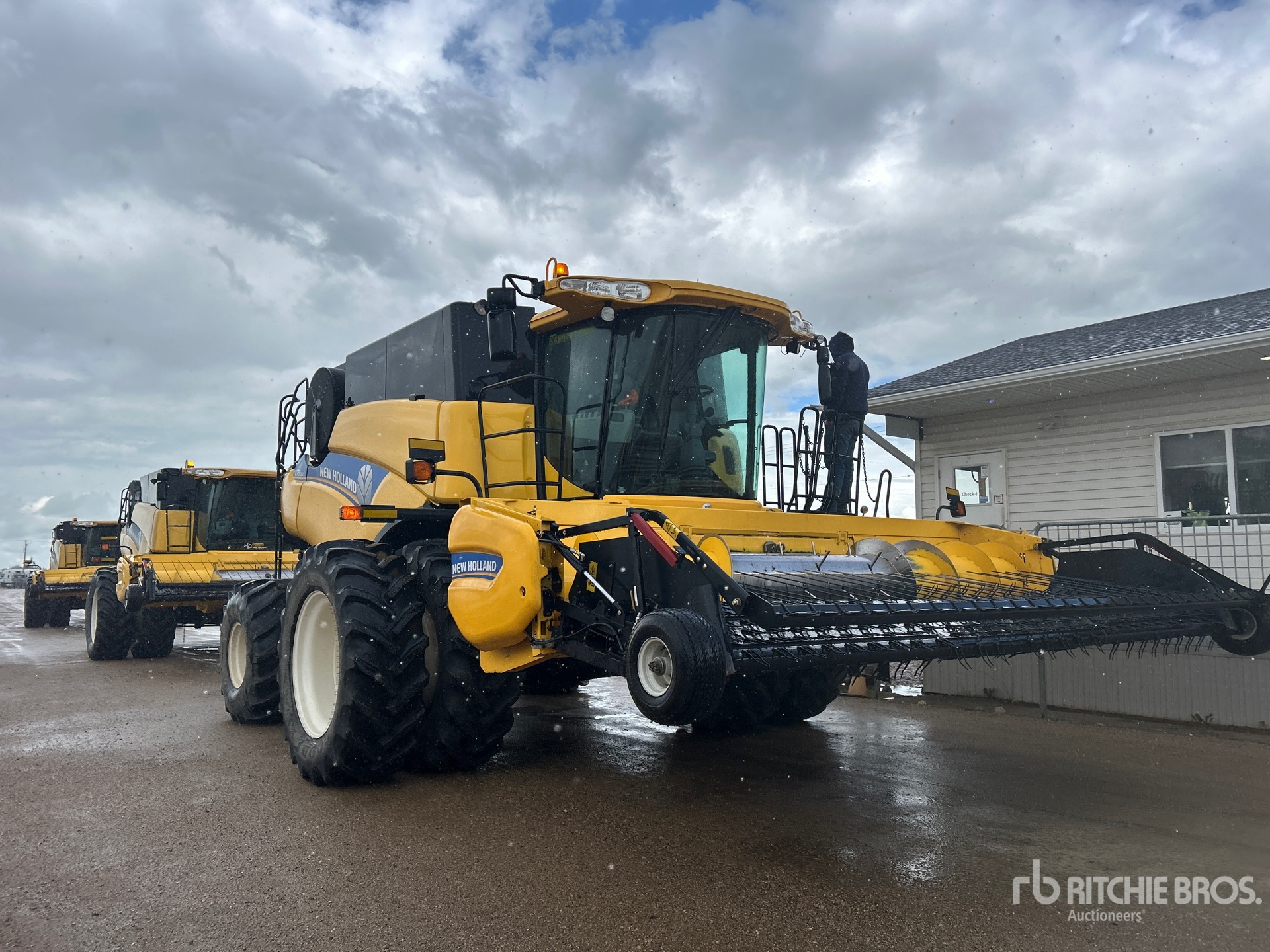 Photo of a 2012 New Holland CR9090