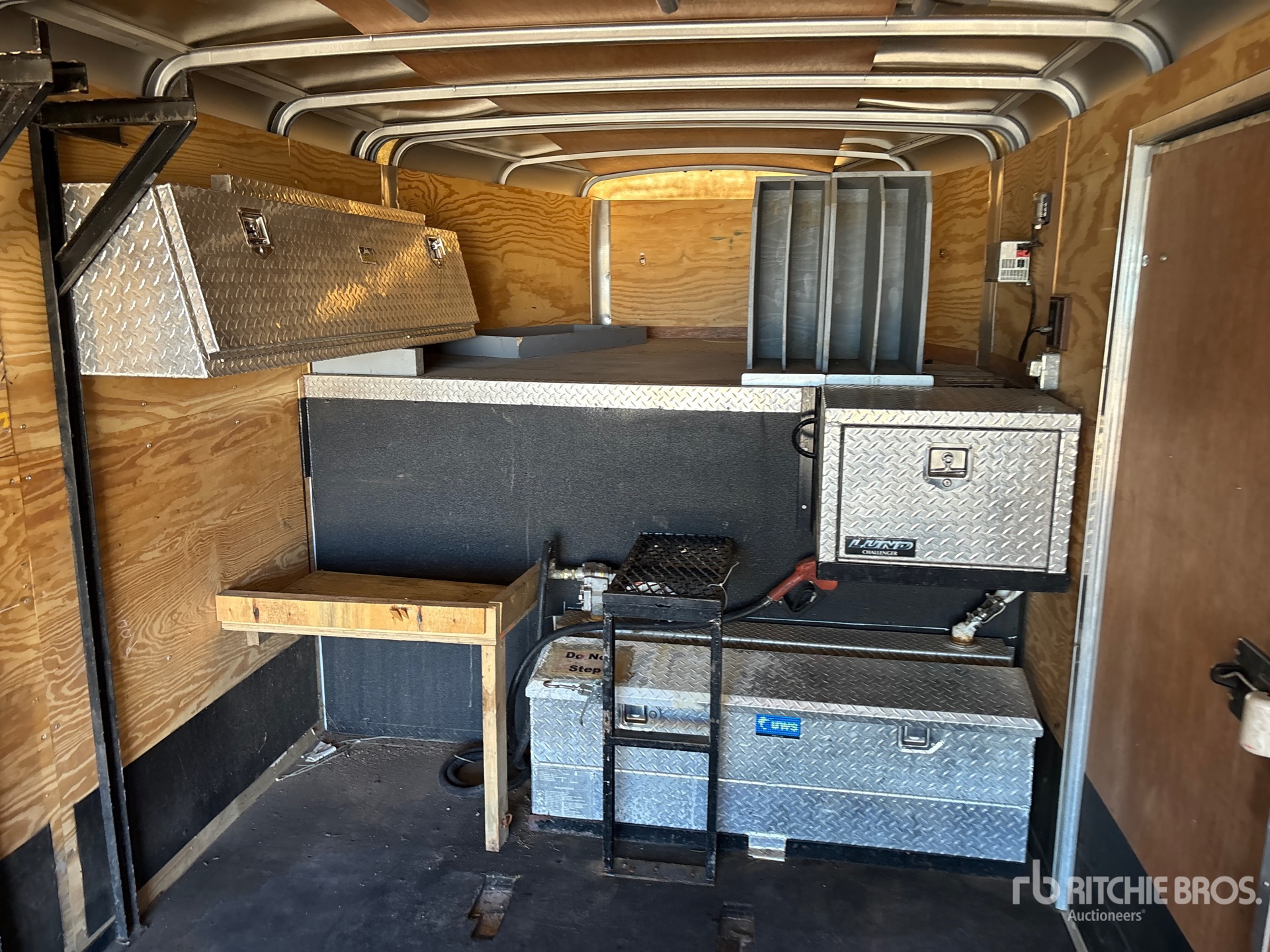 2013 Wells Cargo 28 FT T/A