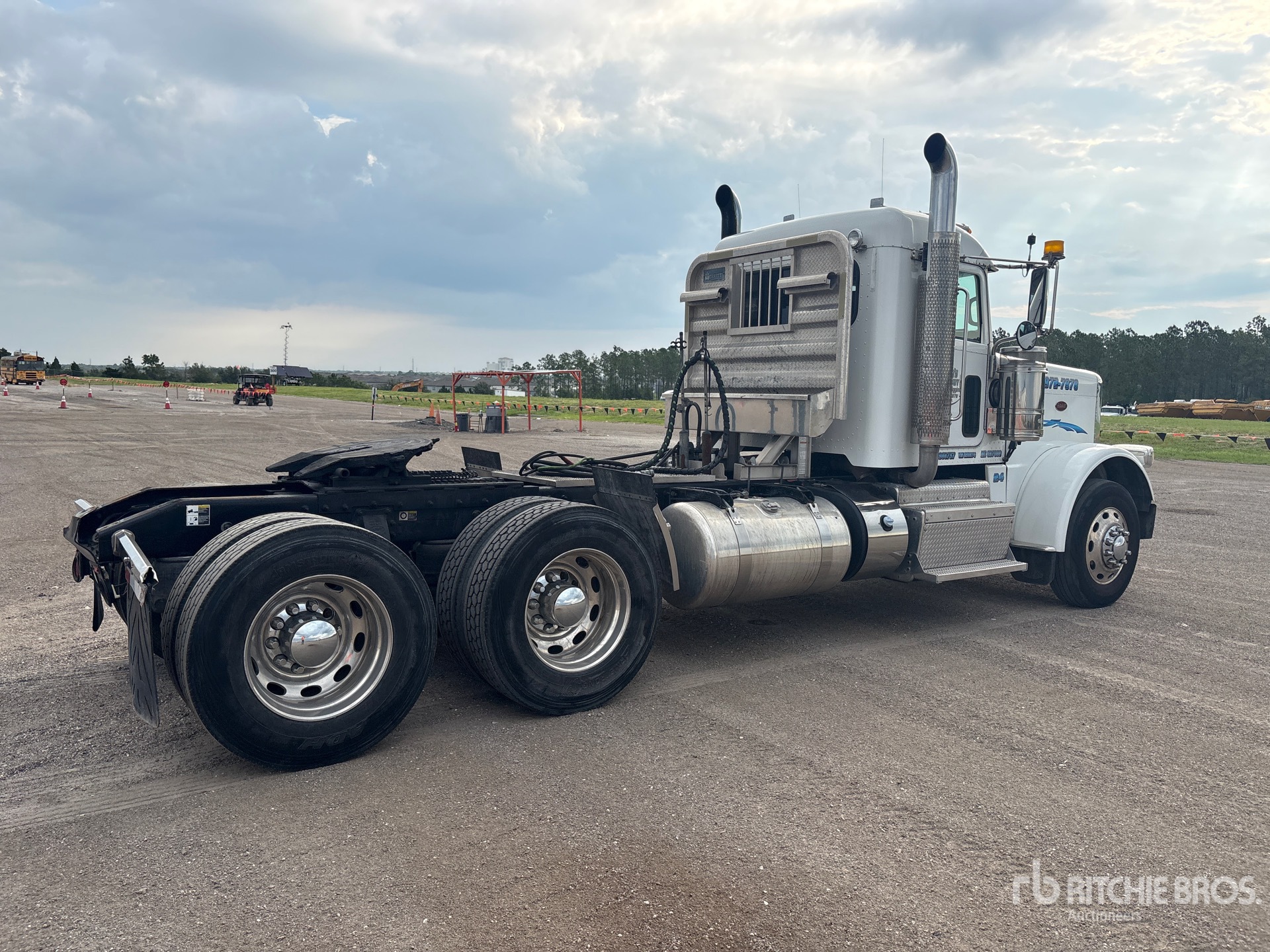 2015 Peterbilt 389