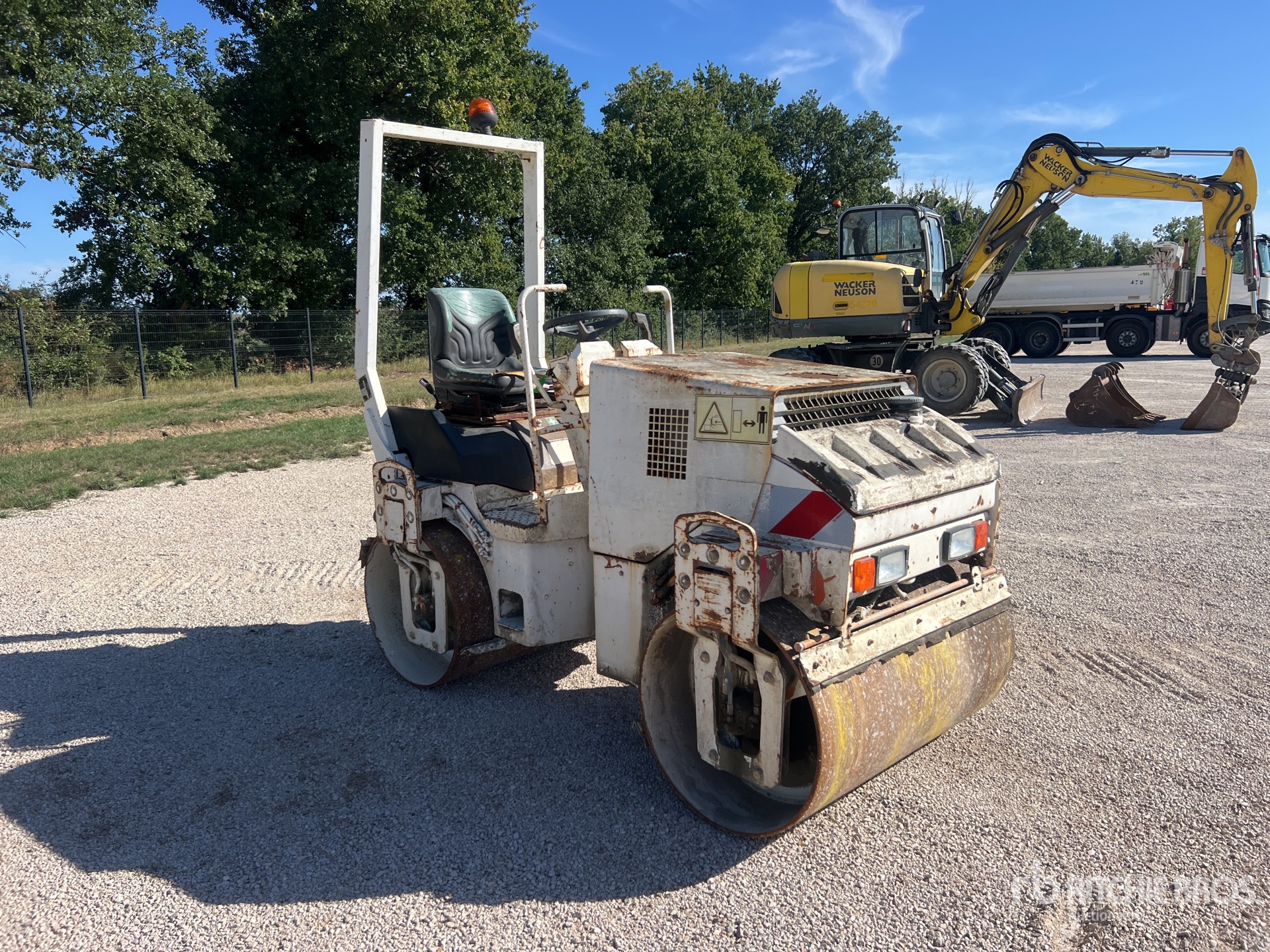 2001 Hamm HD12